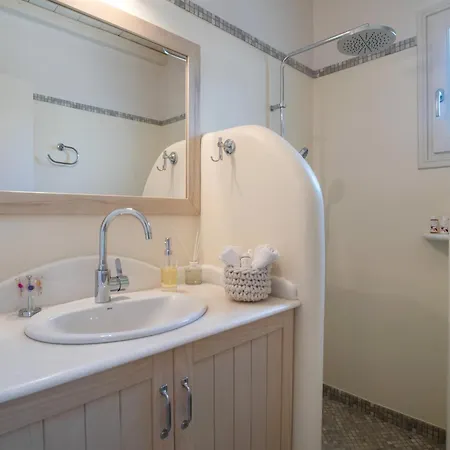 Anemoessa Cycladic House Angairia