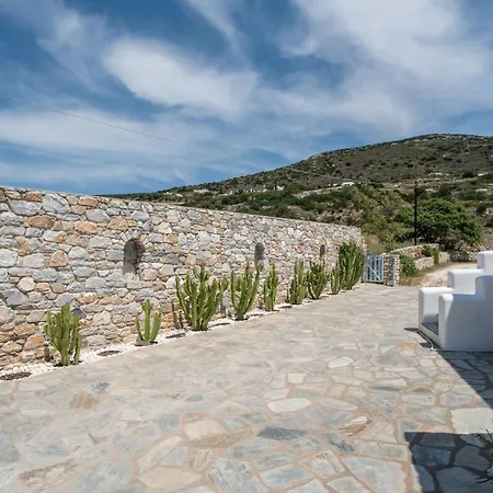 Anemoessa Cycladic House بيت للعطل