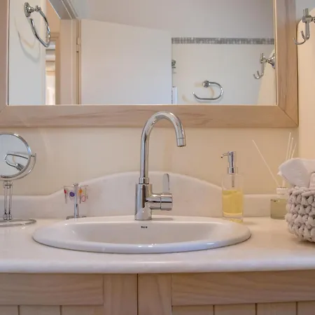 Anemoessa Cycladic House بيت للعطل *