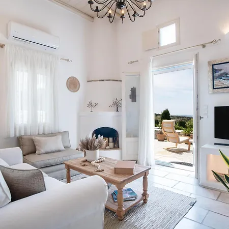 Anemoessa Cycladic House بيت للعطل *